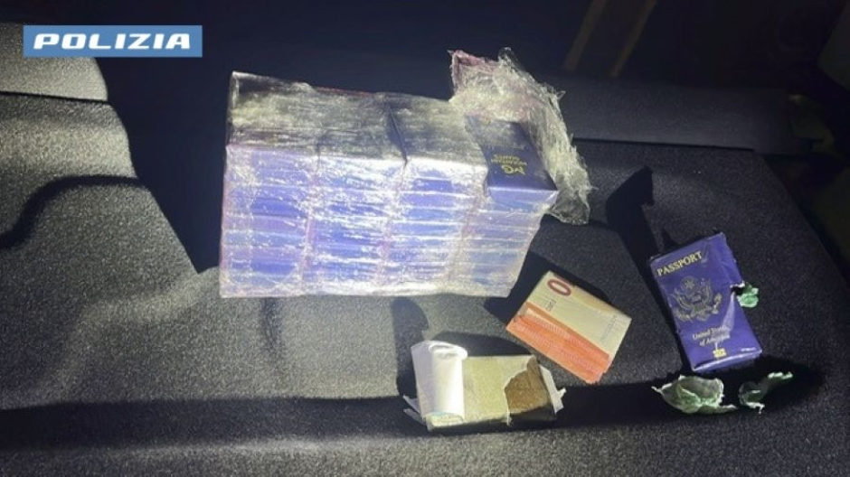 Controlli in autostrada, due giovani trovati con oltre 2 kg di hashish